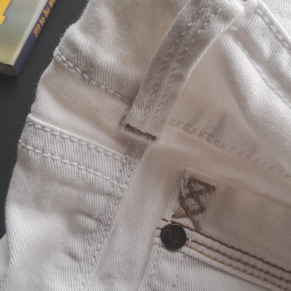 Shorts - Picture 4 of 4